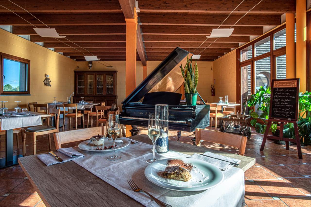 Hotel Caneo Fossalon Buitenkant foto